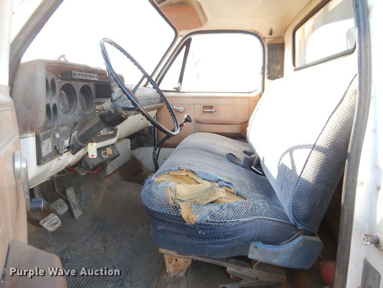 image for item DN2620 1989 GMC C7000  crane truck