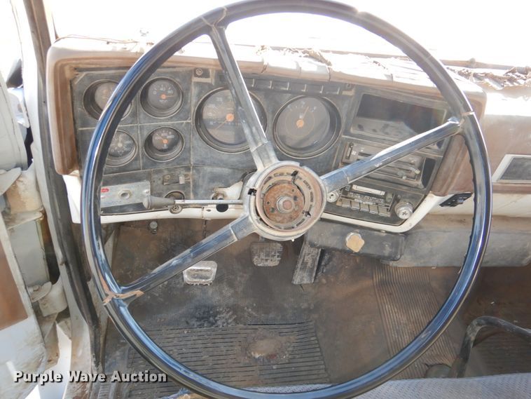 image for item DN2620 1989 GMC C7000  crane truck