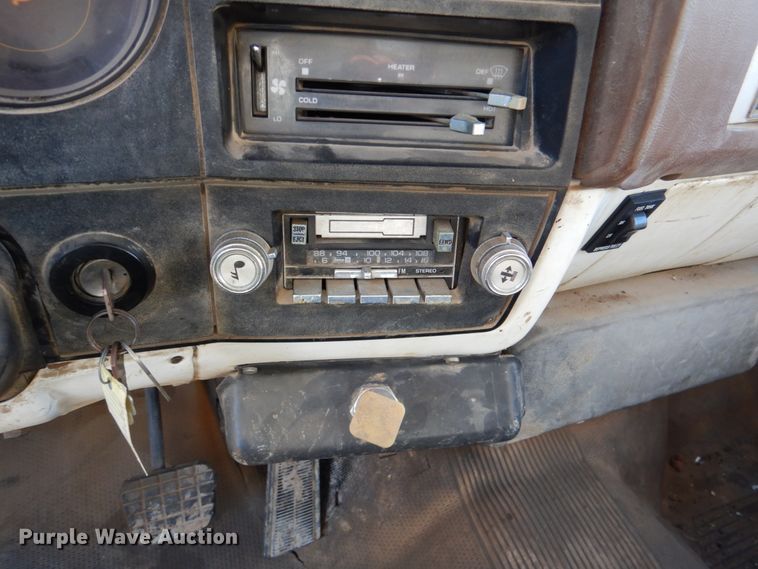 image for item DN2620 1989 GMC C7000  crane truck