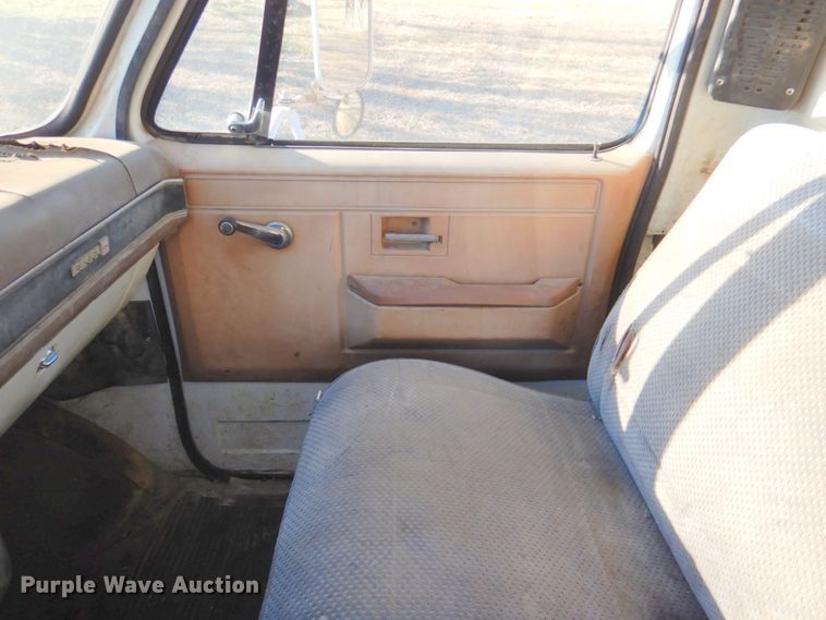 image for item DN2620 1989 GMC C7000  crane truck