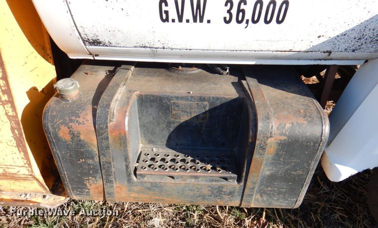 image for item DN2620 1989 GMC C7000  crane truck