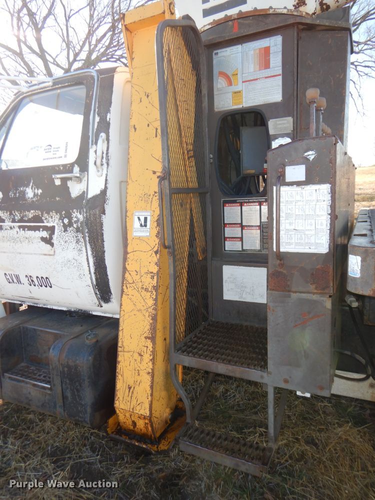 image for item DN2620 1989 GMC C7000  crane truck