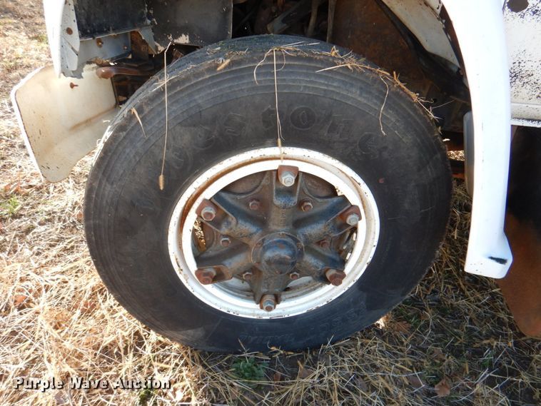 image for item DN2620 1989 GMC C7000  crane truck