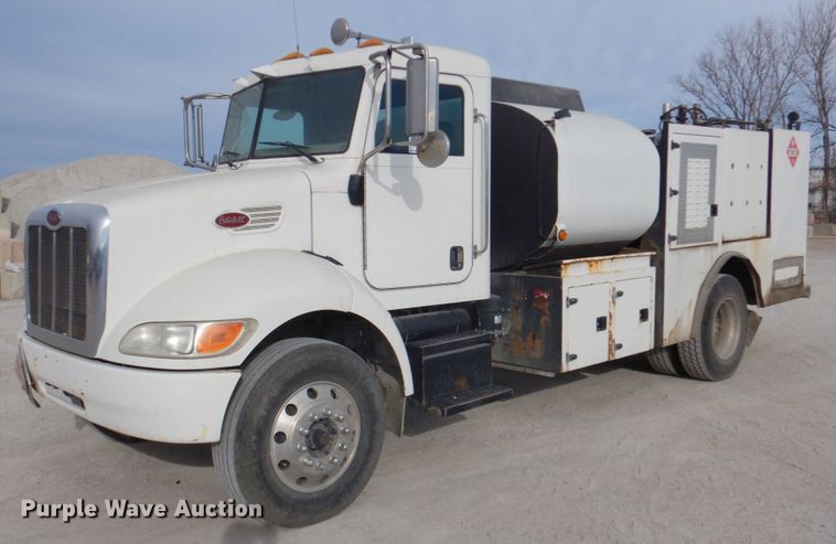 image for item DN2650 2006 Peterbilt 335  fuel / lube truck