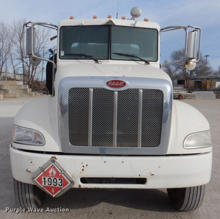 image for item DN2650 2006 Peterbilt 335  fuel / lube truck