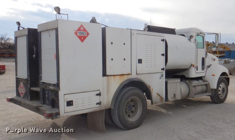 image for item DN2650 2006 Peterbilt 335  fuel / lube truck