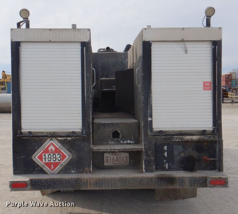 image for item DN2650 2006 Peterbilt 335  fuel / lube truck