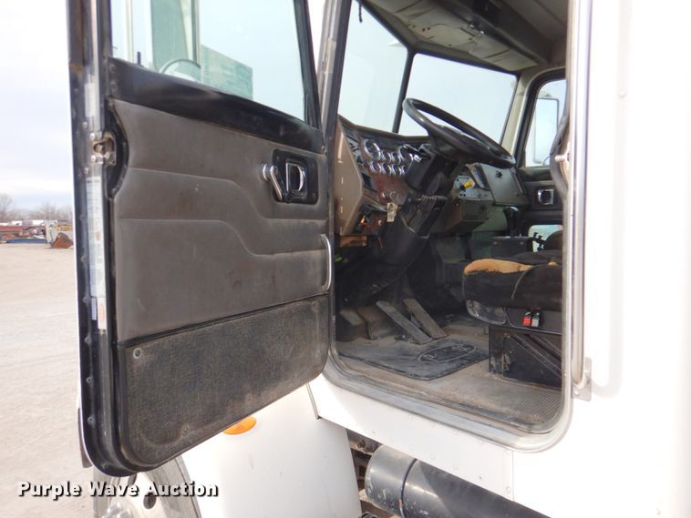 image for item DN2650 2006 Peterbilt 335  fuel / lube truck