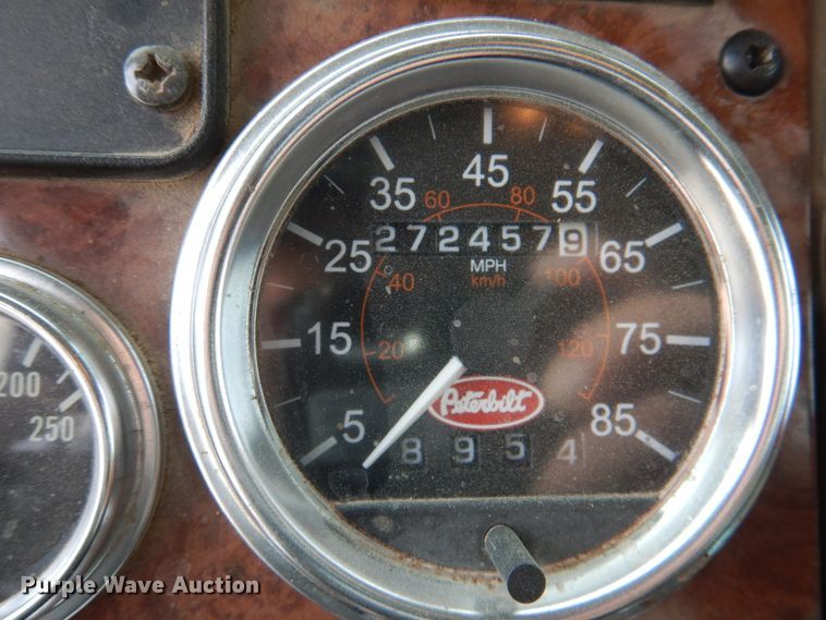 image for item DN2650 2006 Peterbilt 335  fuel / lube truck