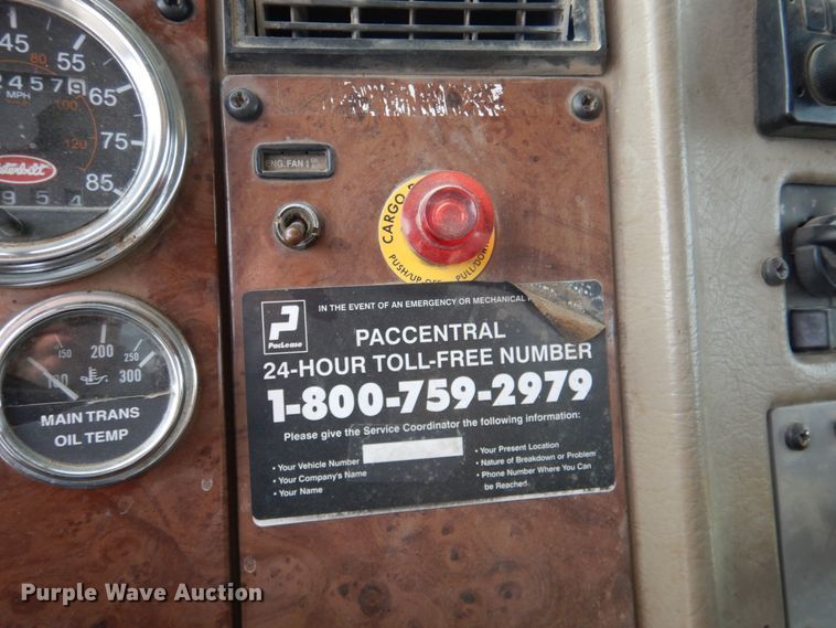 image for item DN2650 2006 Peterbilt 335  fuel / lube truck