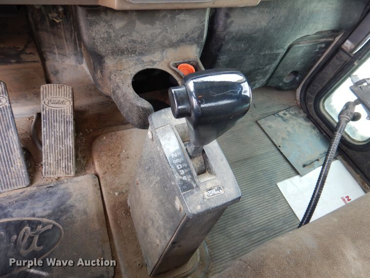 image for item DN2650 2006 Peterbilt 335  fuel / lube truck