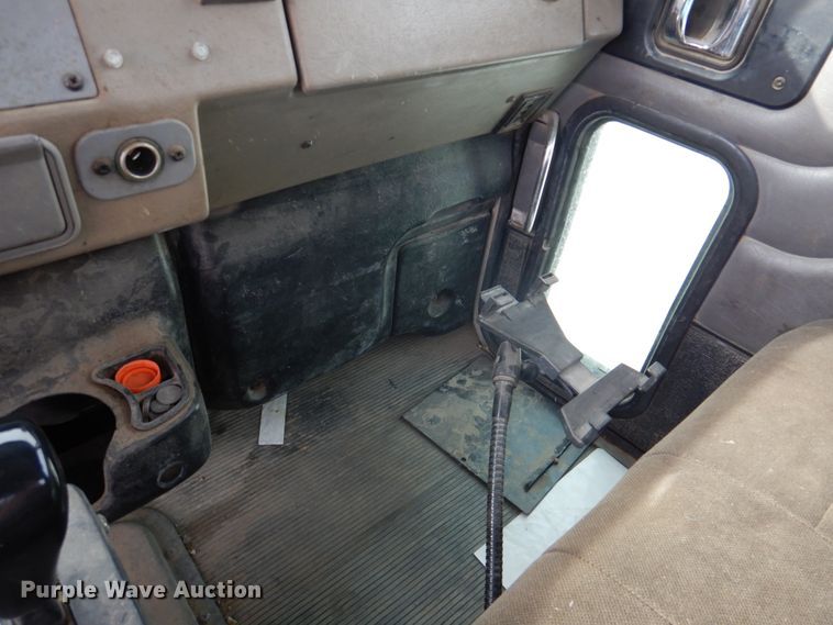 image for item DN2650 2006 Peterbilt 335  fuel / lube truck