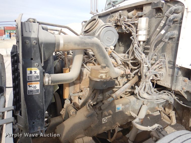 image for item DN2650 2006 Peterbilt 335  fuel / lube truck