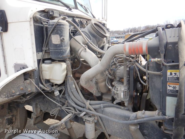 image for item DN2650 2006 Peterbilt 335  fuel / lube truck