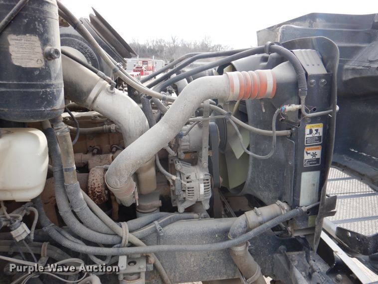 image for item DN2650 2006 Peterbilt 335  fuel / lube truck