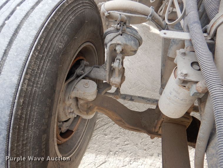 image for item DN2650 2006 Peterbilt 335  fuel / lube truck