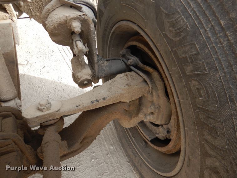 image for item DN2650 2006 Peterbilt 335  fuel / lube truck