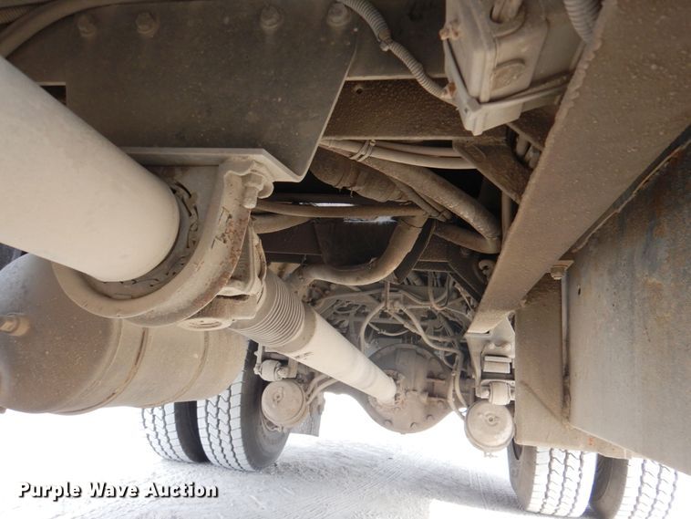 image for item DN2650 2006 Peterbilt 335  fuel / lube truck