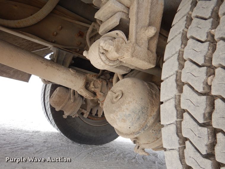 image for item DN2650 2006 Peterbilt 335  fuel / lube truck