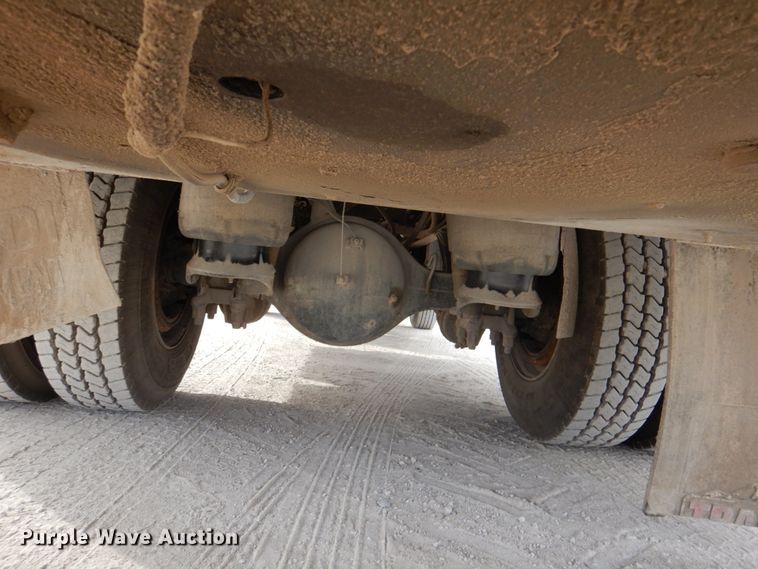 image for item DN2650 2006 Peterbilt 335  fuel / lube truck