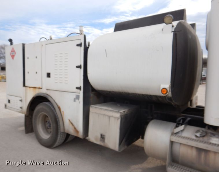 image for item DN2650 2006 Peterbilt 335  fuel / lube truck