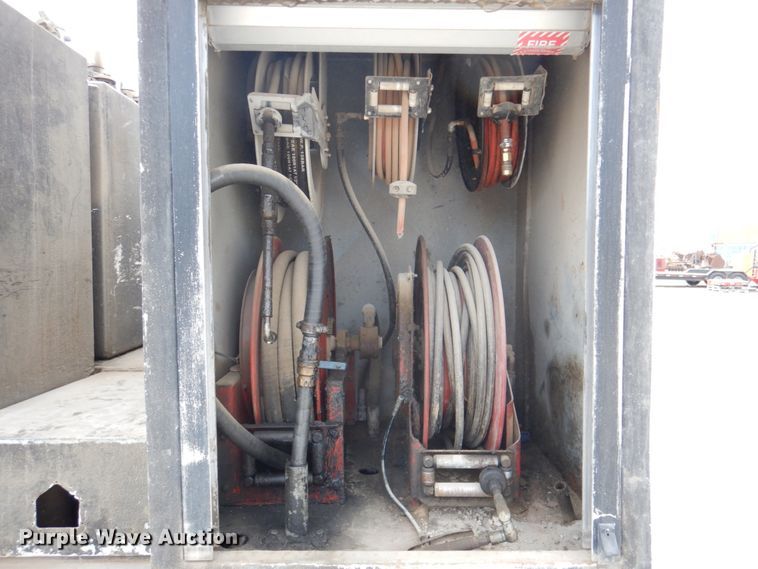 image for item DN2650 2006 Peterbilt 335  fuel / lube truck