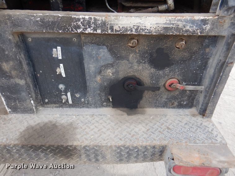 image for item DN2650 2006 Peterbilt 335  fuel / lube truck