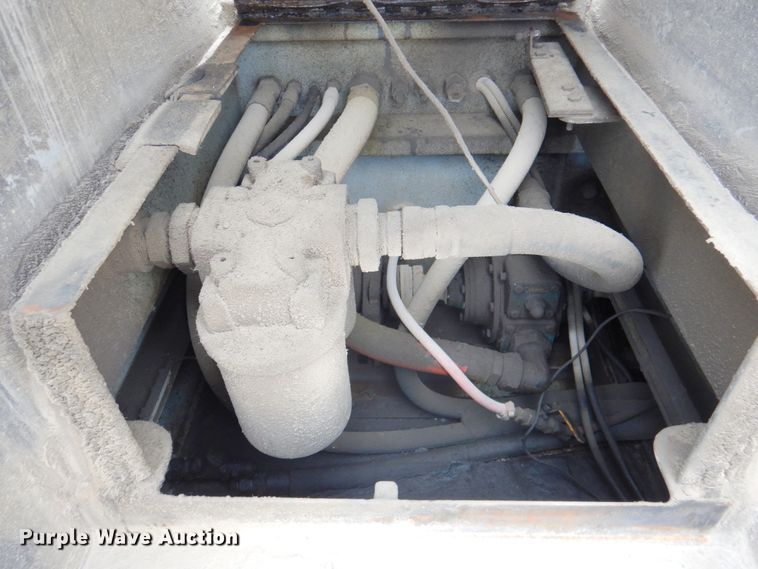 image for item DN2650 2006 Peterbilt 335  fuel / lube truck