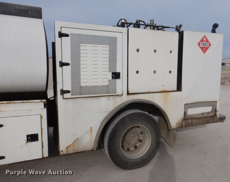 image for item DN2650 2006 Peterbilt 335  fuel / lube truck