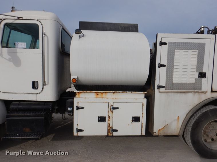 image for item DN2650 2006 Peterbilt 335  fuel / lube truck