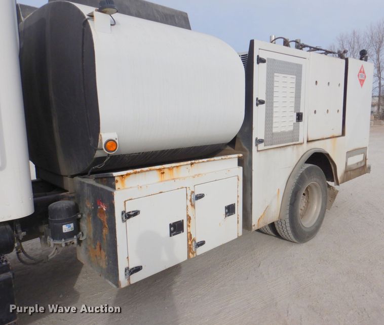 image for item DN2650 2006 Peterbilt 335  fuel / lube truck