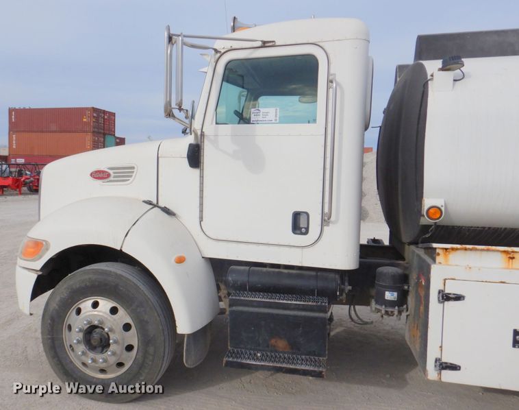 image for item DN2650 2006 Peterbilt 335  fuel / lube truck