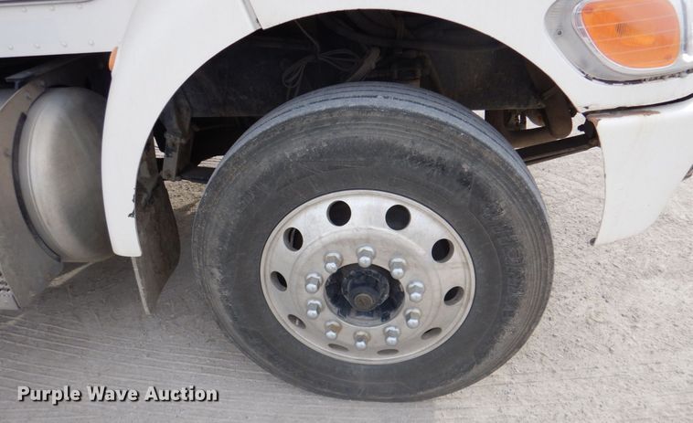 image for item DN2650 2006 Peterbilt 335  fuel / lube truck