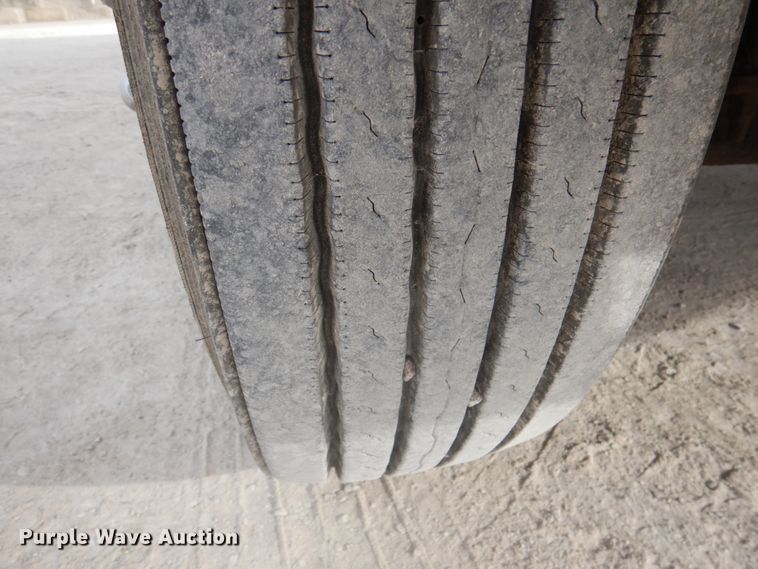 image for item DN2650 2006 Peterbilt 335  fuel / lube truck