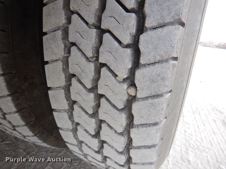 image for item DN2650 2006 Peterbilt 335  fuel / lube truck