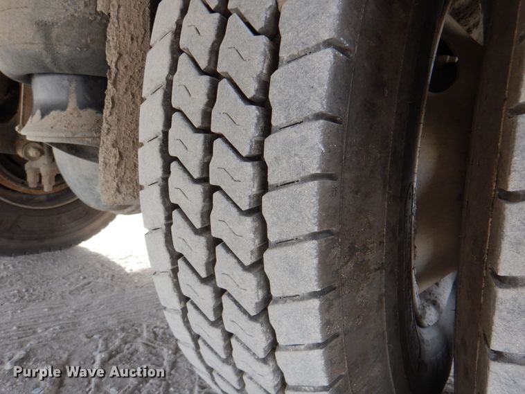 image for item DN2650 2006 Peterbilt 335  fuel / lube truck