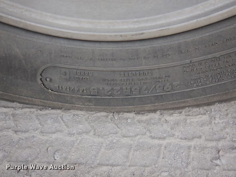 image for item DN2650 2006 Peterbilt 335  fuel / lube truck