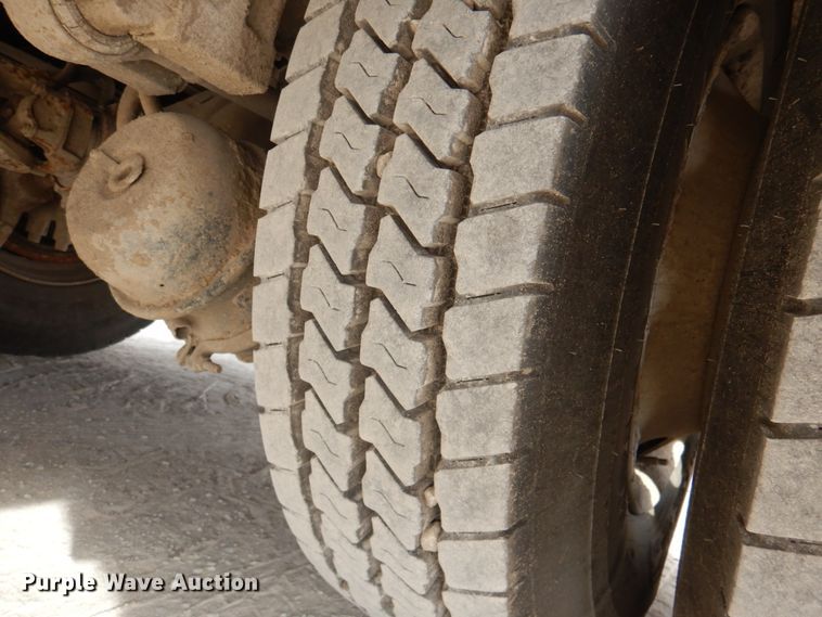 image for item DN2650 2006 Peterbilt 335  fuel / lube truck