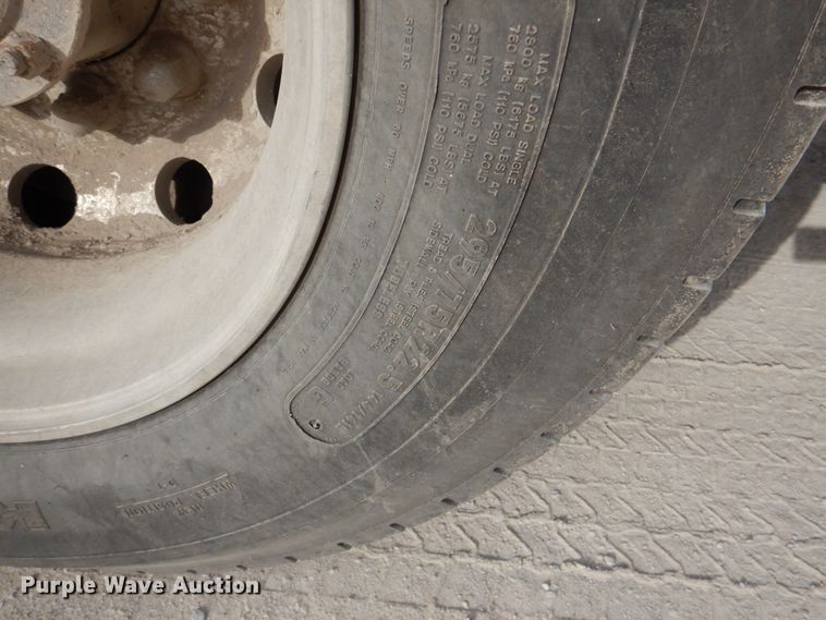 image for item DN2650 2006 Peterbilt 335  fuel / lube truck