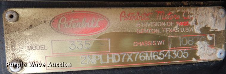 image for item DN2650 2006 Peterbilt 335  fuel / lube truck