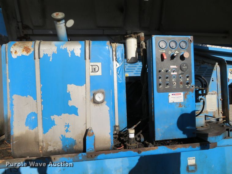 image for item DN7853 1998 Genie S-65  boom lift