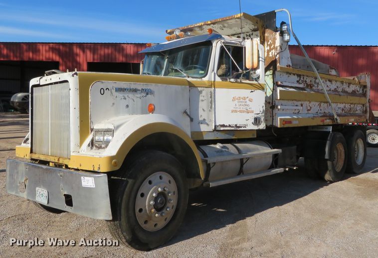image for item DN7854 1985 Western Star 4900  dump truck
