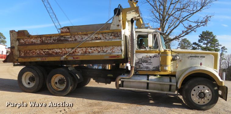 image for item DN7854 1985 Western Star 4900  dump truck