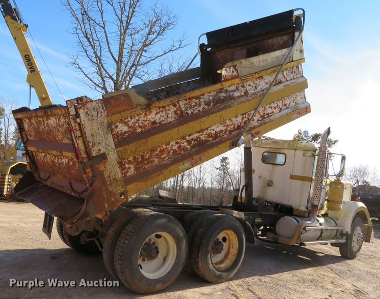 image for item DN7854 1985 Western Star 4900  dump truck