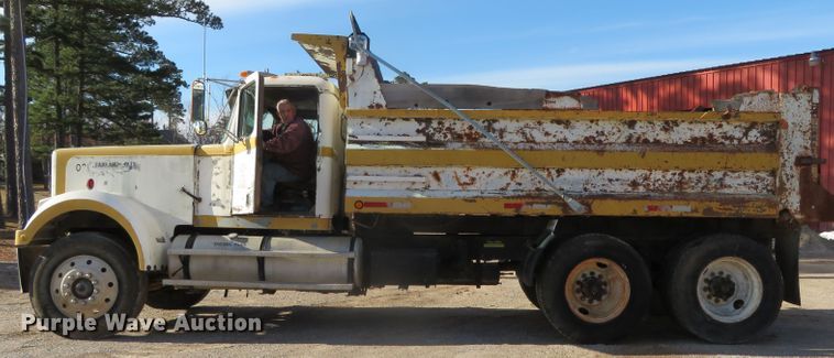 image for item DN7854 1985 Western Star 4900  dump truck