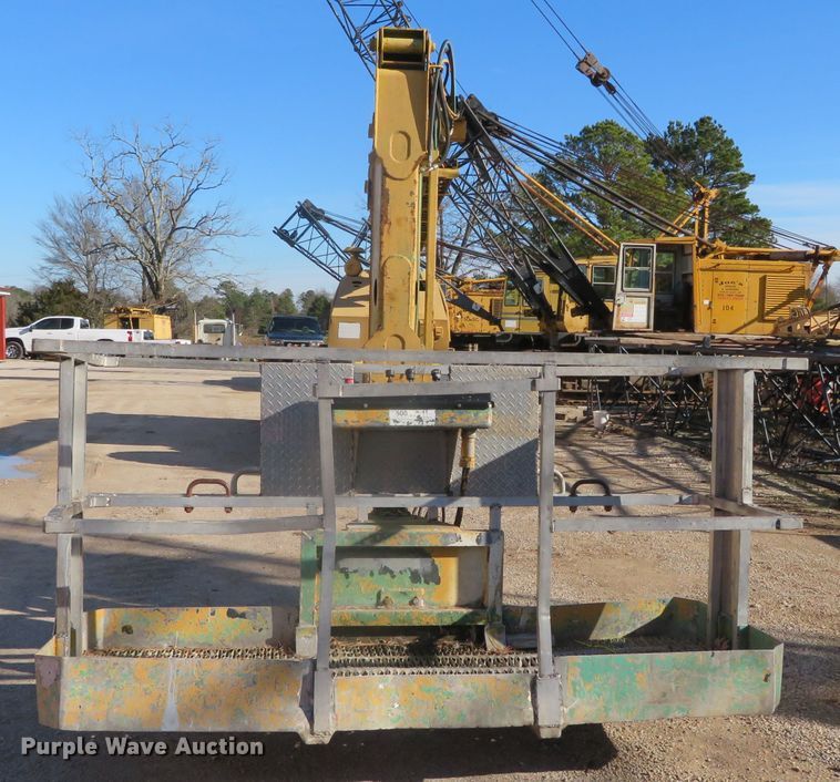 image for item DN7855 2004 Grove MZ82X  boom lift