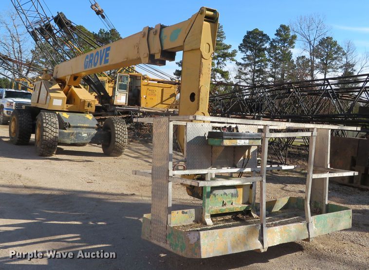 image for item DN7855 2004 Grove MZ82X  boom lift