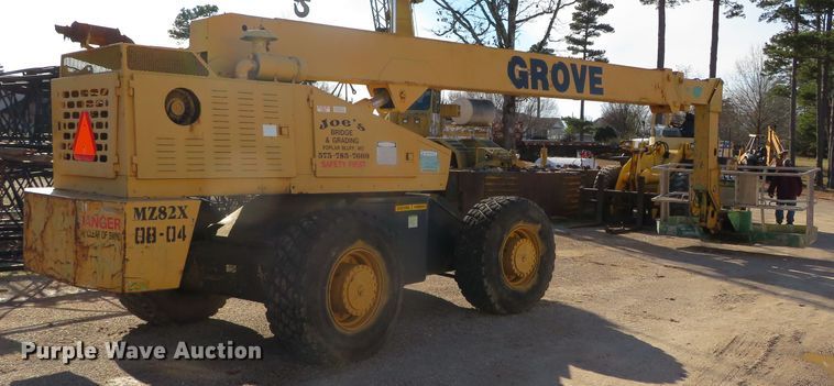 image for item DN7855 2004 Grove MZ82X  boom lift