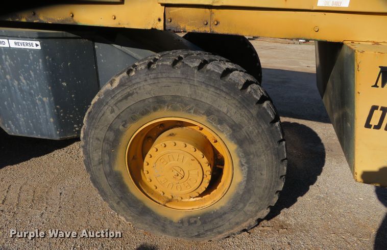 image for item DN7855 2004 Grove MZ82X  boom lift