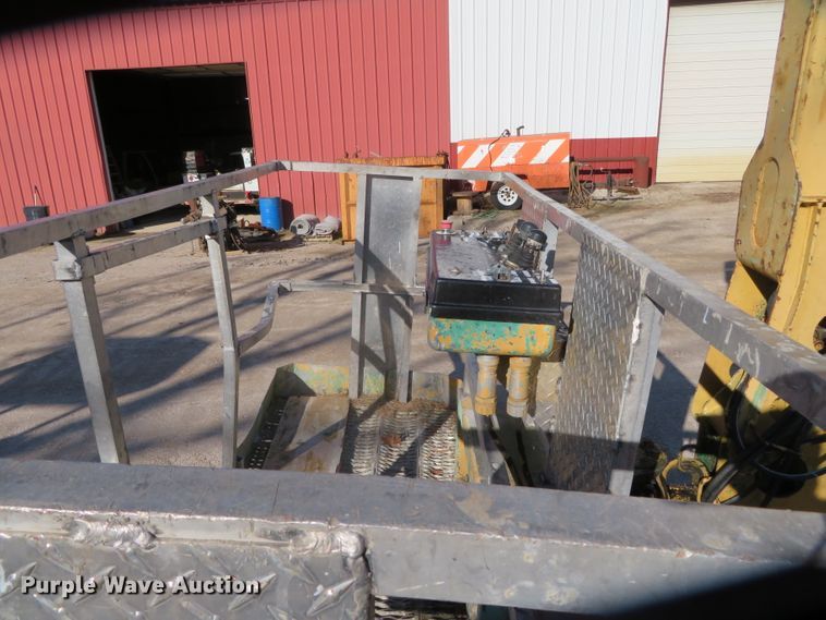 image for item DN7855 2004 Grove MZ82X  boom lift